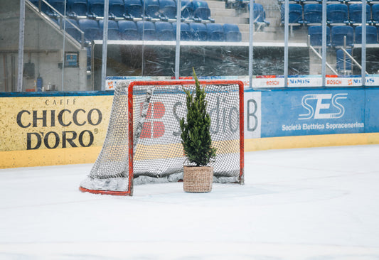 Eishockey, Natur und Gemeinschaft: NIKIN feat. Ambrì Piotta - NIKIN EU